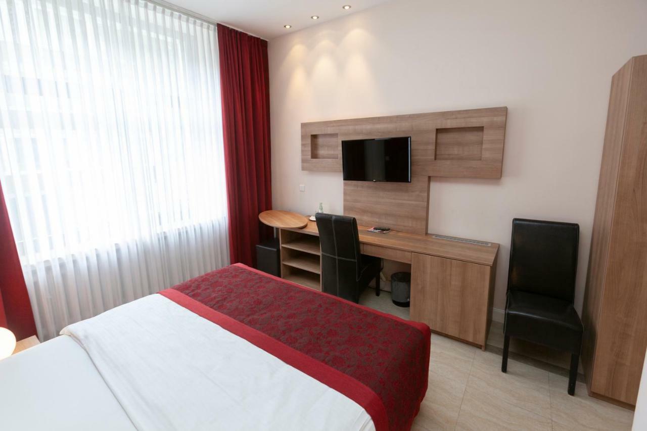 Hotel Prinz Anton Dusseldorf Bagian luar foto